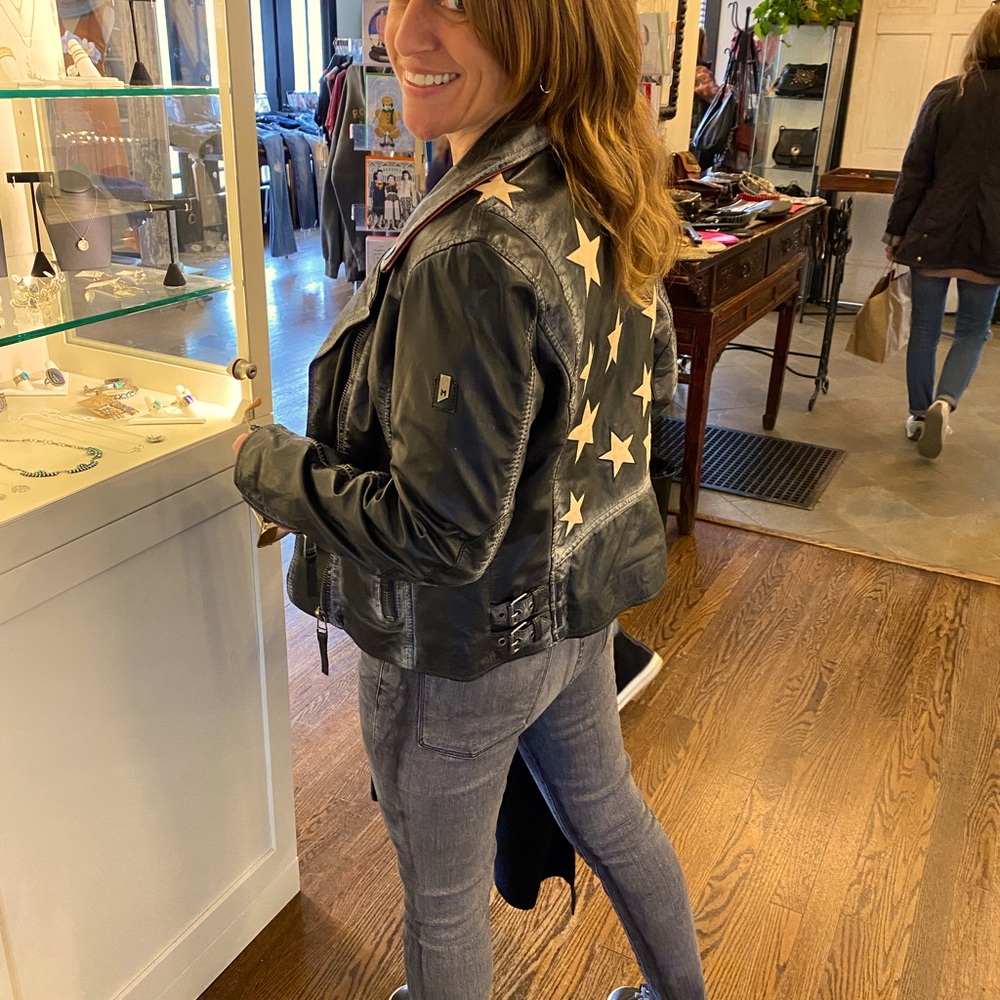 Meet your Posher, Becky